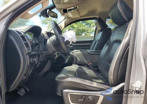 2019 Ram 1500 Laramie z USA, uszkodzony, nr VIN 1C6SRFRT4KN525686